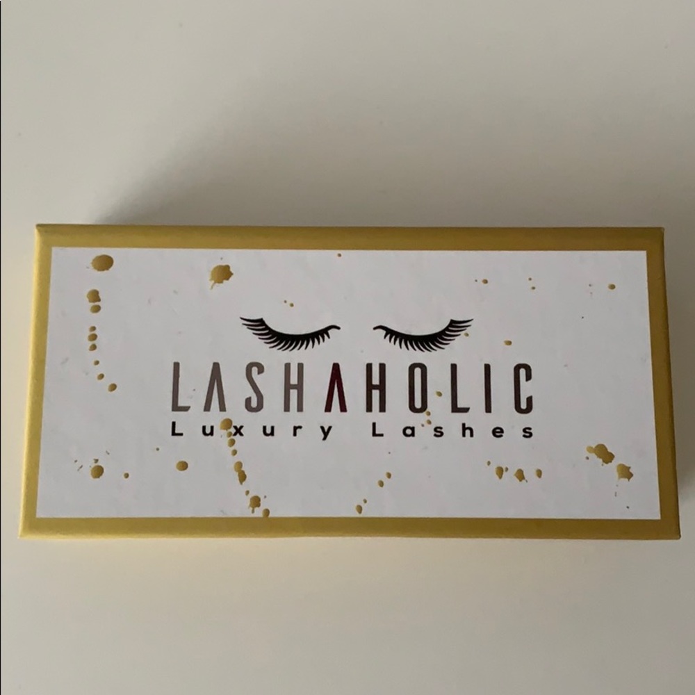Lashaholic Luxury Lashes - Instagram